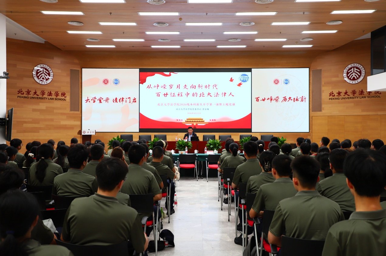 军训领队教师刘乙娴